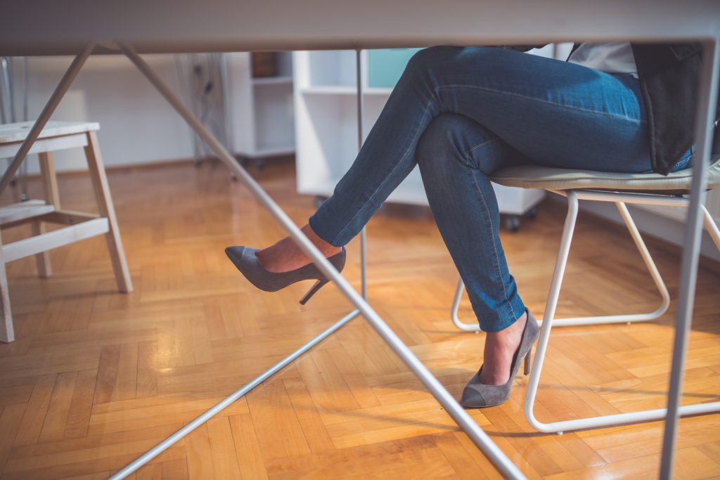 sakit lutut saat berdiri dari duduk lama