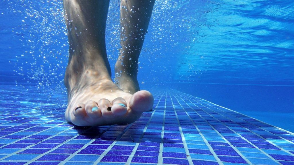 manfaat berjalan dalam air