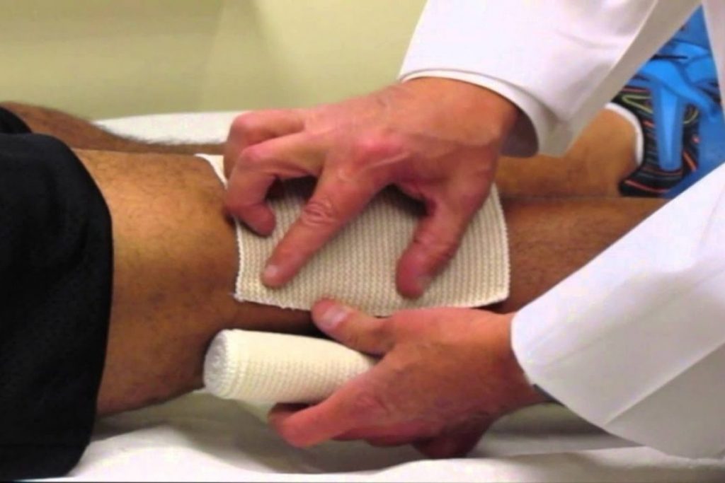 pemakaian perban elastis untuk cedera lutut