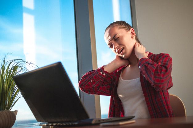 pegawai kantoran terkena radang sendi